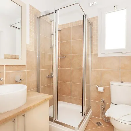 Thalssa Beach Cyprus Three Bedroom 公寓 *