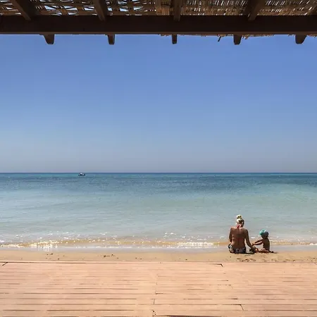 Thalssa Beach Cyprus Three Bedroom Apartamento *